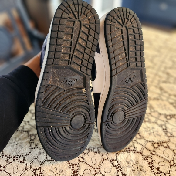 9.5 Air Jordan Nike Throwback Sneaker, Navy & White. Used, not abused! - Picture 6 of 9